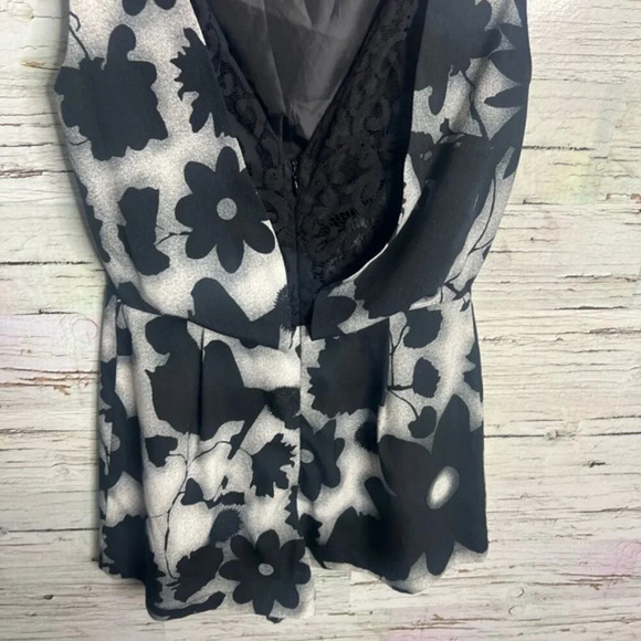 Topshop  petite romper floral gray black size 6 lace - Picture 4 of 6
